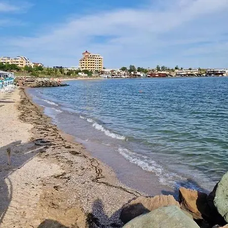 Daire Aпартамент с две спални, кухня и хол Ravda