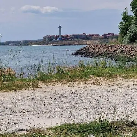 Aпартамент с две спални, кухня и хол דירה רבדה