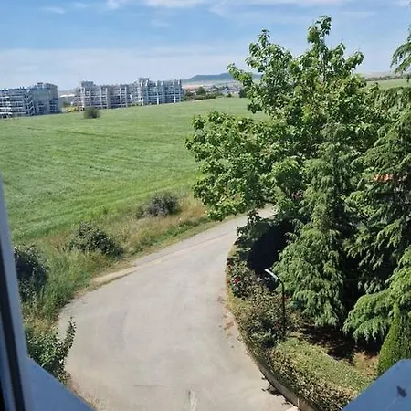 Daire Aпартамент с две спални, кухня и хол *